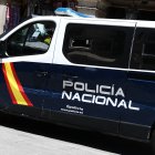 Se ve un coche de la Policía Nacional española en una calle de Madrid, España, el 27 de junio de 2022.