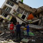 Buscan supervivientes entre los escombros en Pereira, Colombia