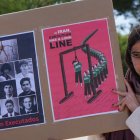 Una persona sostiene una pancarta contra las ejecuciones en Irán - Imagen de Archivo -