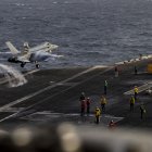 Un F18E Super Hornet despegando del USS Abraham Lincoln.