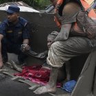 Rescate de una persona tras la inundación en Nepal