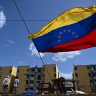 Bandera venezolana ondea en La Guaira/ Raúl Arboleda