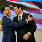 Colombia's President Abelardo de la Espriella (L) and US Secretary of State Marco Rubio (R) embrace during a bilateral agreements signing ceremony in Barranquilla, Colombia on September 8, 2026. (Photo by Fernando Vergara / POOL / AFP)