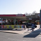Una gasolinera Texaco en Derby, Inglaterra