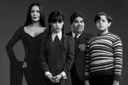 Catherine Zeta-Jones, Jenna Ortega, Luis Gúzman e Isaac Ordonez son Morticia, Merlina, Homero y Pericles Addams en 'Merlina' la nueva serie de Netflix.