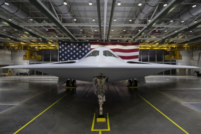 El B-21 Raider tras ser presentado al público en una ceremonia celebrada el 2 de diciembre de 2022 en Palmdale, California.