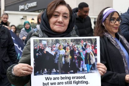 Varias personas participaron en noviembre de 2022 en una marcha en Londres por la libertad de las mujeres y niñas afganas organizada por Action for Afghanistan.