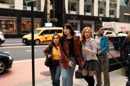 Anya Corazón (Isabela Merced), Cassandra Webb (Dakota Johnson), Julia Cornwall (Sydney Sweeney) y Mattie Franklin (Celeste O'Connor) en 'Madame Web', de Columbia Pictures.