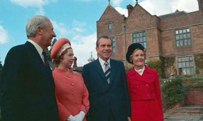 Richard Nixon and his wife Pat visit Queen Elizabeth II at Chequers / Richard Nixon Archive.