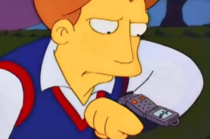 Still from the 19th episode of the sixth season of The Simpsons showing a smartwatch.