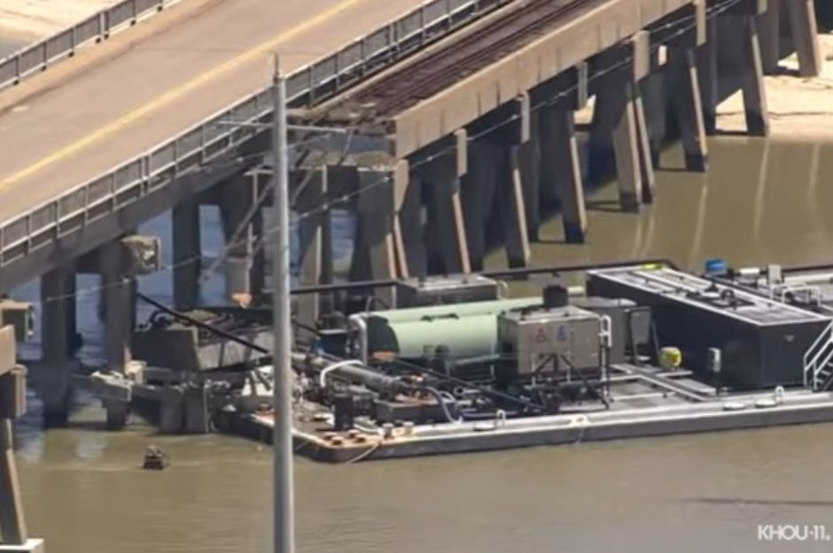 Texas: A boat crashes into a Galveston bridge causing an infrastructure ...